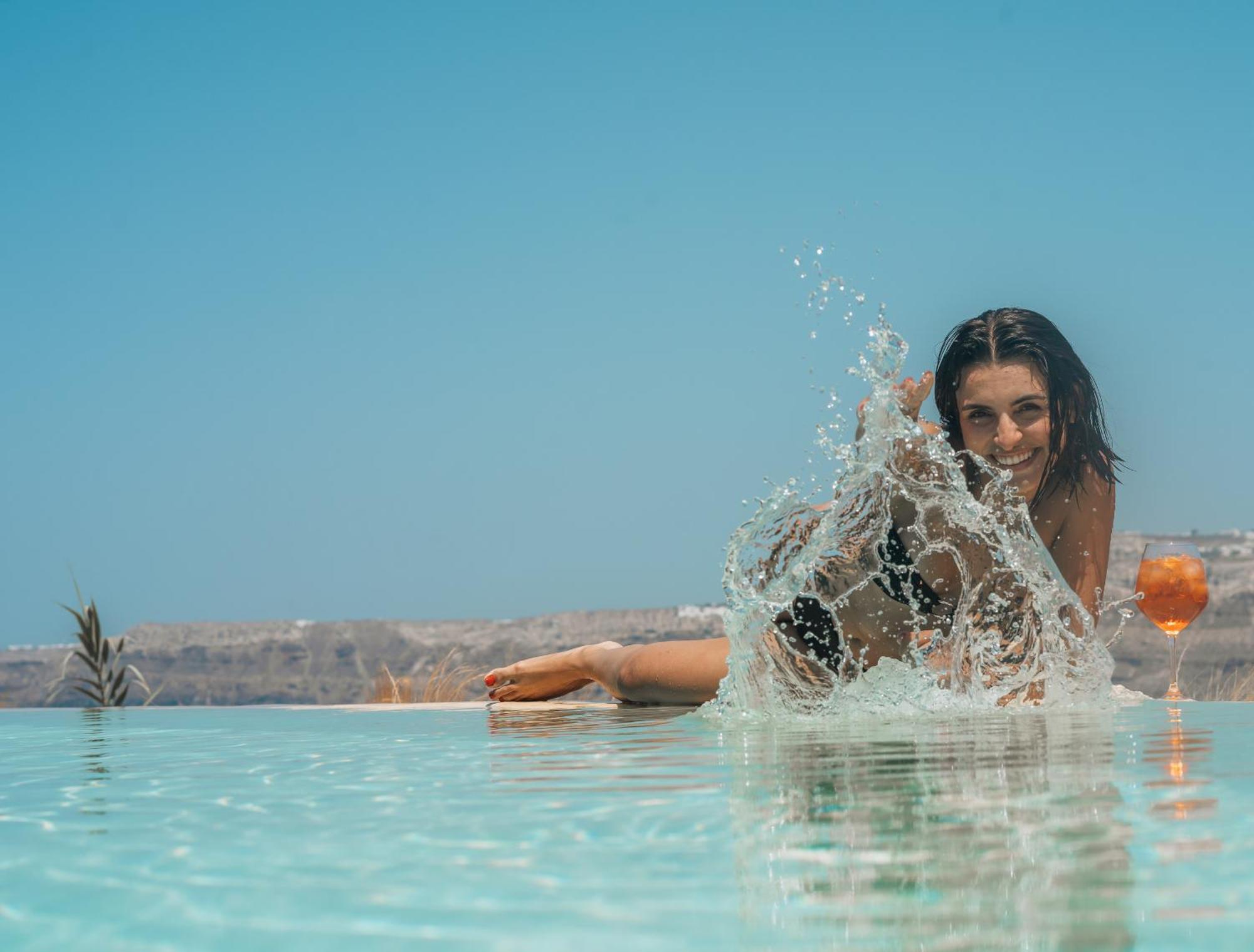 Divino Caldera Hotel *