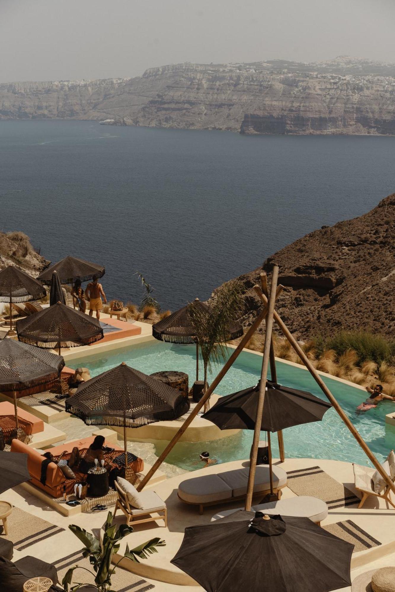 Divino Caldera Hotel